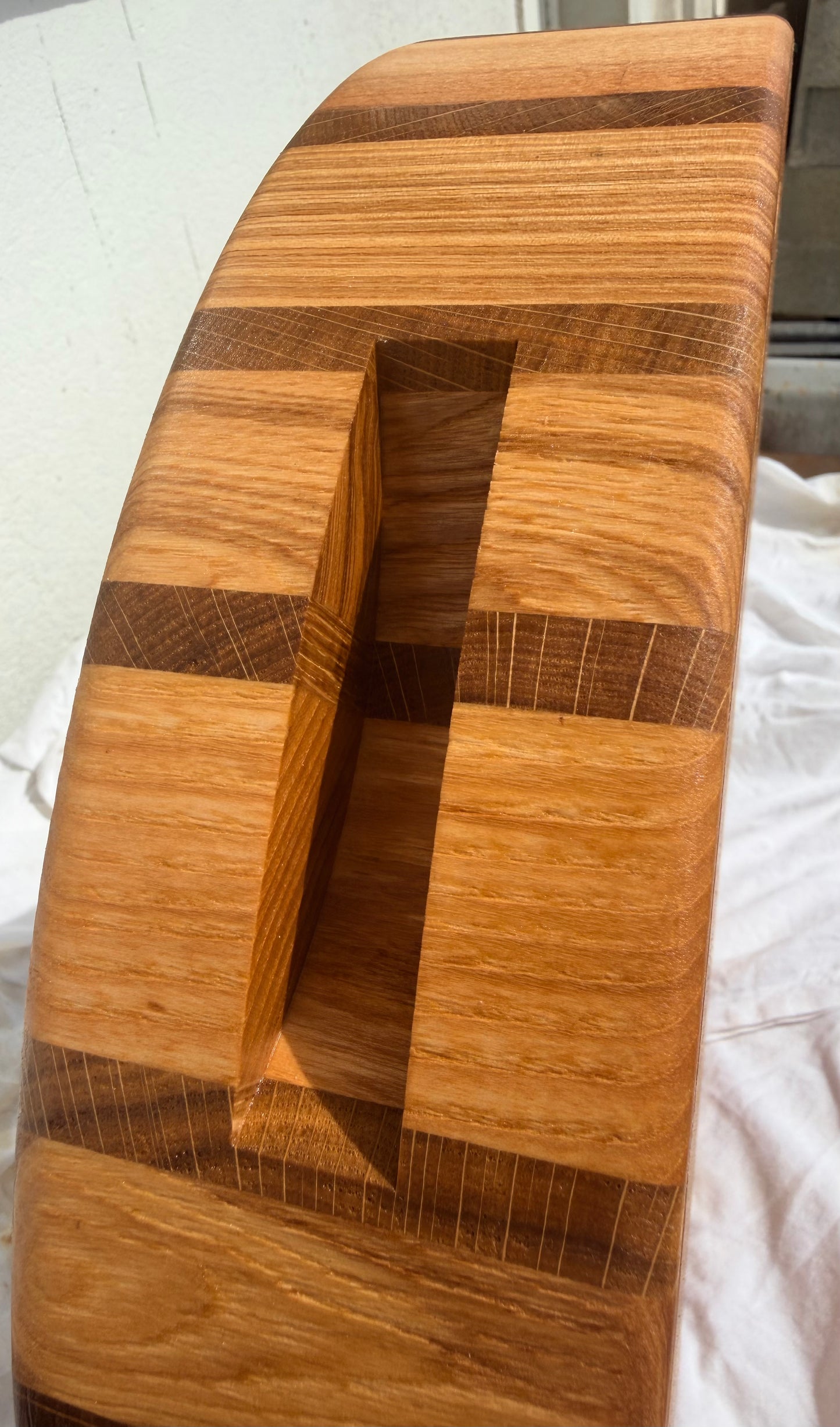 Maurice- billot en frêne Olivier et chêne en bois debout- 43 cm par 8,5cm