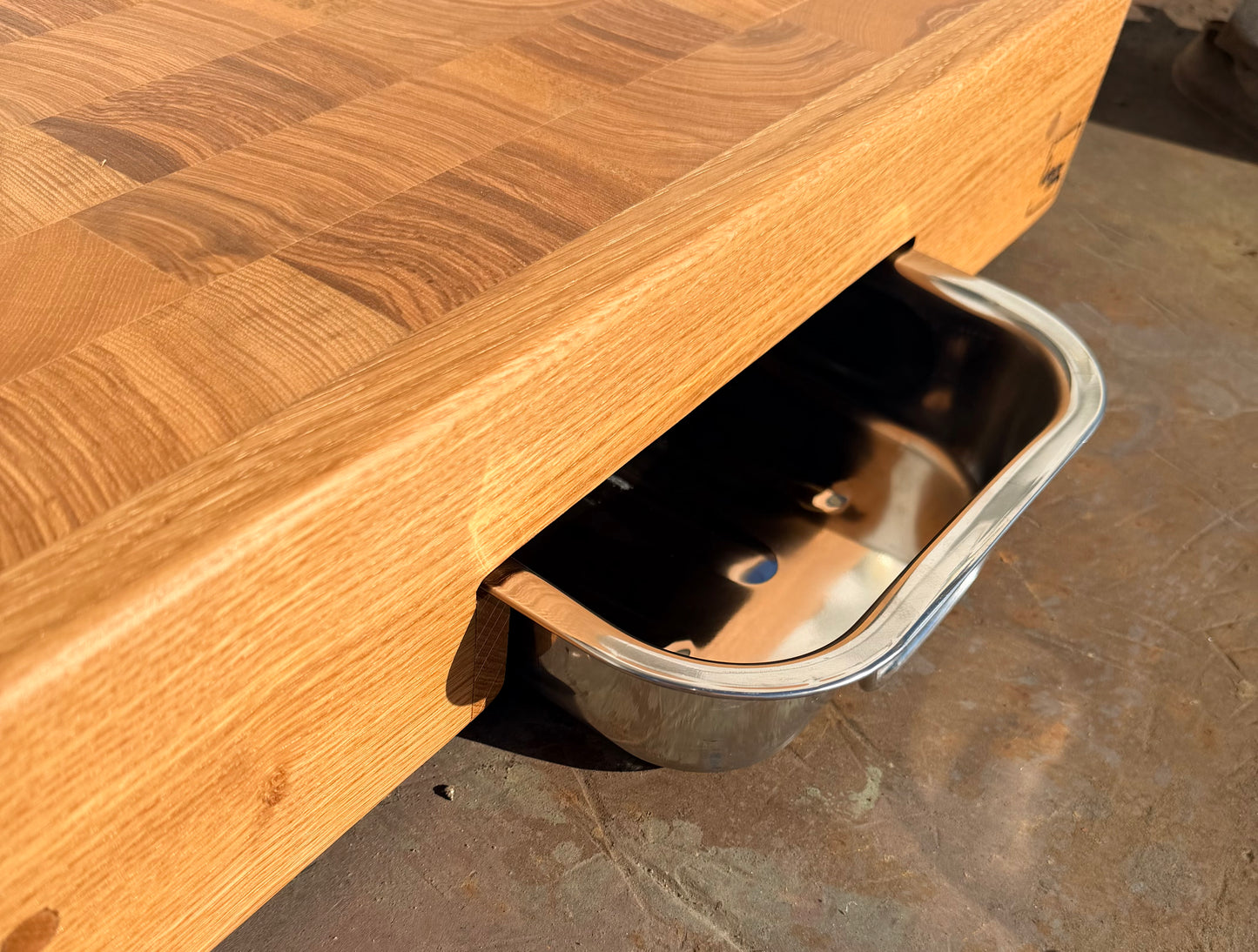 (PRÉCOMMANDE) Raymond- billot en frêne et chêne- 55cm par 35cm par 10cm- inclinaison de 2%