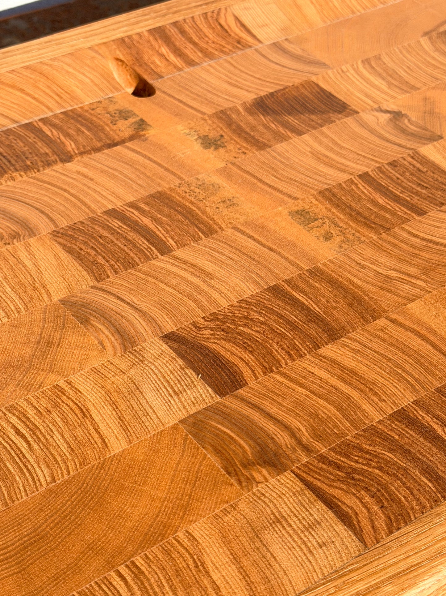 (PRÉCOMMANDE) Raymond- billot en frêne et chêne- 55cm par 35cm par 10cm- inclinaison de 2%