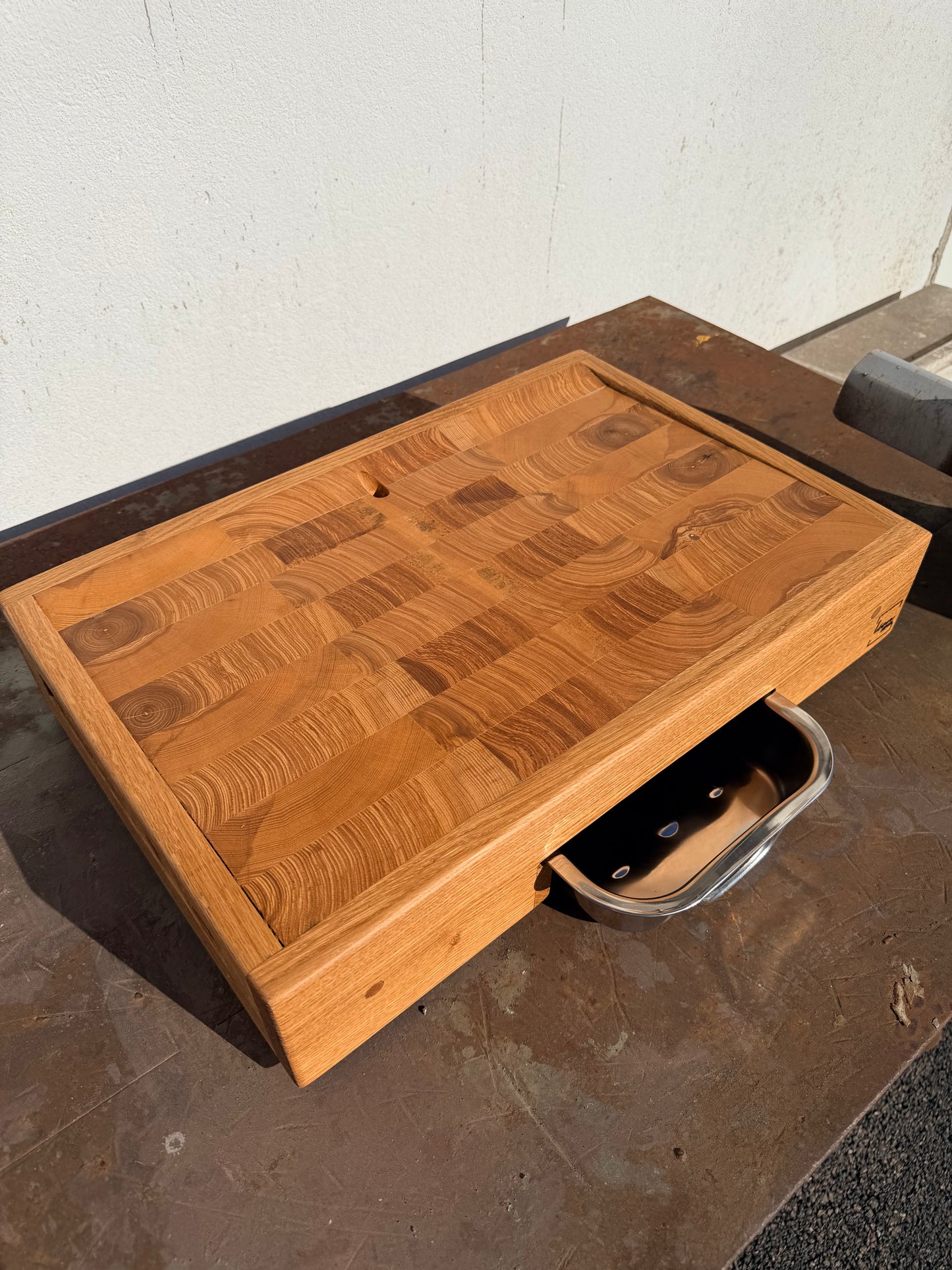 (PRÉCOMMANDE) Raymond- billot en frêne et chêne- 55cm par 35cm par 10cm- inclinaison de 2%